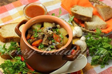 Представляем вам лучшие рецепты мяса с картошкой в горшочках