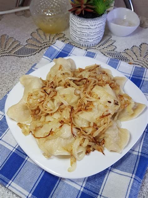 Приготовление вареников цезарь с картофелем и жареным луком