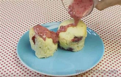 Приготовление и сервировка маффинов в микроволновке