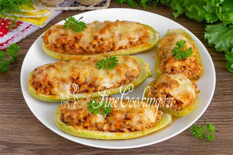 Приготовление и сервировка фаршированных кабачков с фаршем и сыром