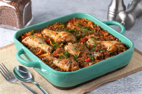 Приготовление курицы в духовке с гречкой и фаршем
