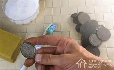Применение соды для удаления окисления с монеты