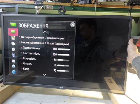 Причины тухнения телевизора во время просмотра