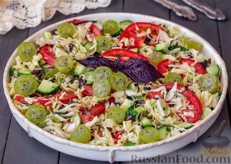 Простой и быстрый капустный салат с огурцом и помидором