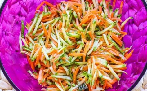Простой и вкусный салат из кабачков