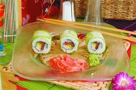 Просто и вкусно: обычные роллы с окунем
