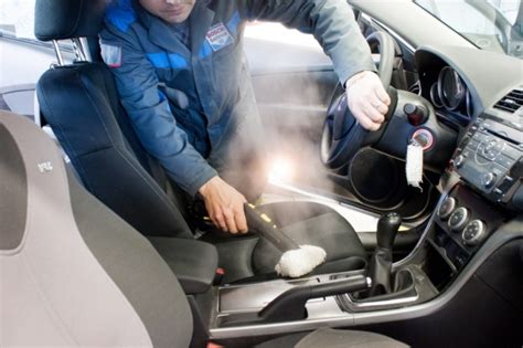 Пылесосирование и очищение салона автомобиля
