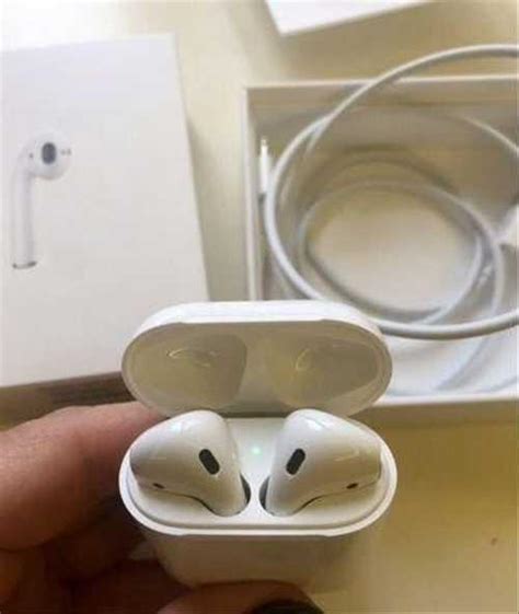 Размещение AirPods в зарядном футляре