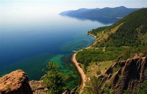 Разнообразные экосистемы в ноябрьском Байкале