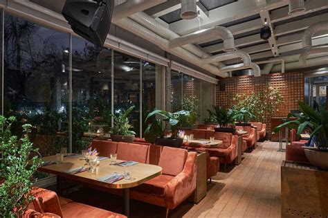 Рестораны с разнообразными кухнями и атмосферой