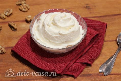 Рецепт нежнейшего крема из сметаны, сгущенки и масла