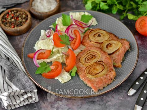 Рецепт свинины в духовке с луком