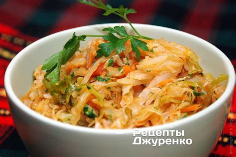 Рецепт тушеной коричневой капусты с добавлением овощей