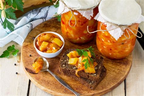 Салат с цукини и помидорами: свежий и полезный