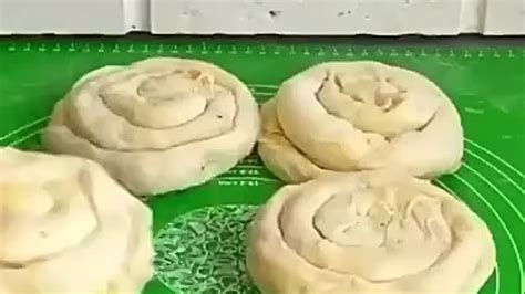Сборка и выпекание слоеных лепешек
