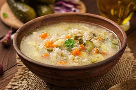 Секреты приготовления вкусного супа с огурцами рассольник