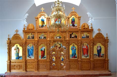 Символическое значение икон на иконостасе