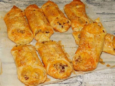 Слоеные овощные слойки с начинкой из грибов и картофеля