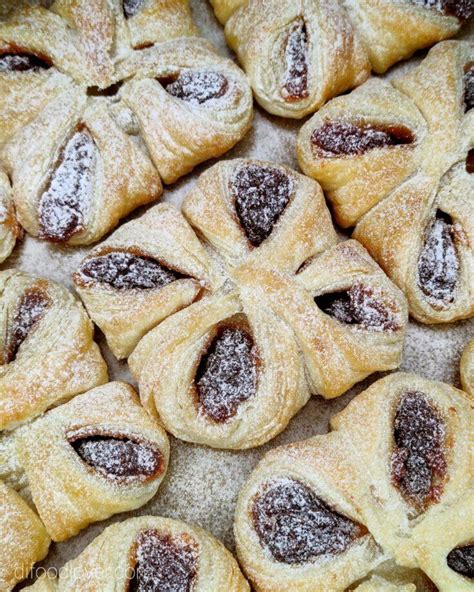 Слоеные сладкие слойки с начинкой из варенья