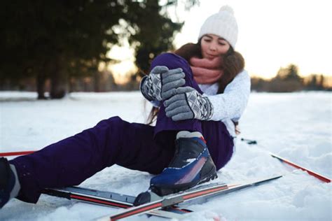 Смысл и значения фразы "Broken leg while skiing"