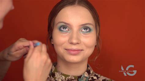 Создание яркого макияжа
