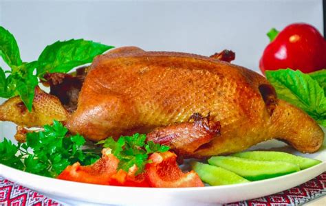 Сочная запеченная утка с медом и грушами