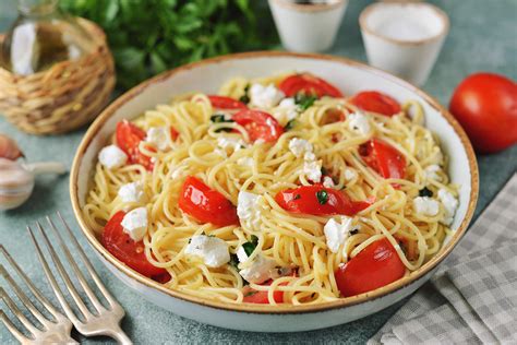 Спагетти с сыром Фета: медитерранный вкус