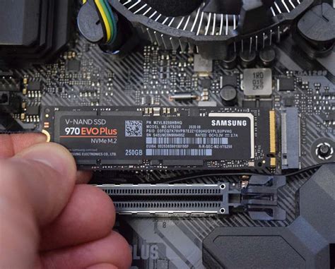 Способ 1: Установка второго SSD M2 во внутренний слот на материнской плате