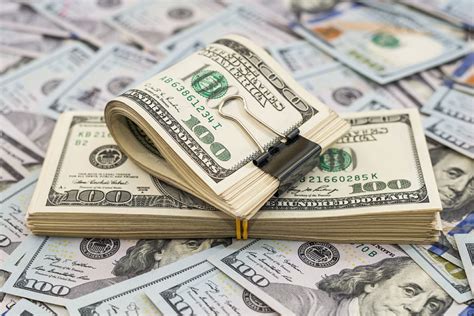 Спрос на доллары во внебиржевом сегменте как основная причина отсутствия долларов в банках
