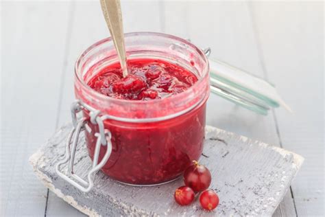 С пряными специями: рецепт джема из крыжовника красного