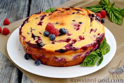 Творожный пирог с ягодами