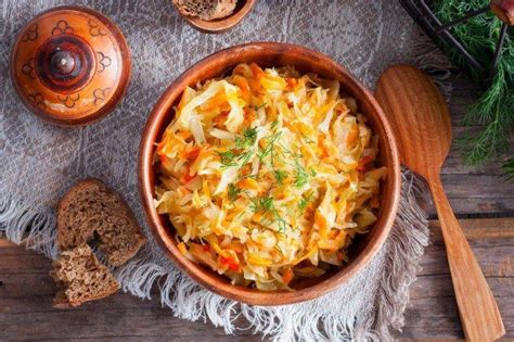 Три самых вкусных варианта тушеной коричневой капусты