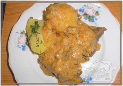 Тушеная шея косули с грибами и вином