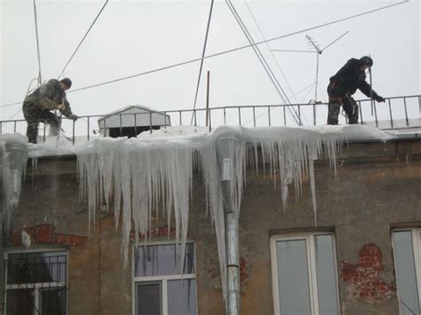 Угроза сосулек для крыши