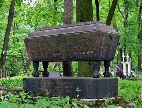 Узнайте, что такое надгробие и для чего оно нужно