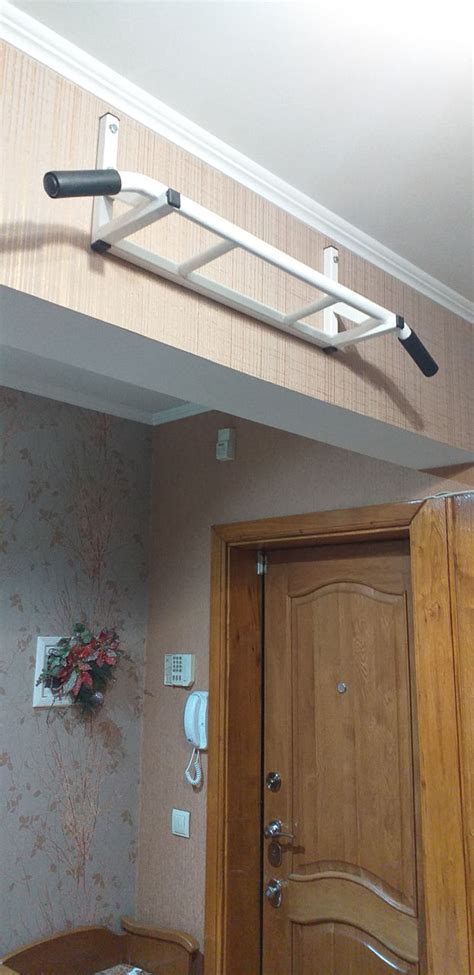 Установите турник в выбранном месте
