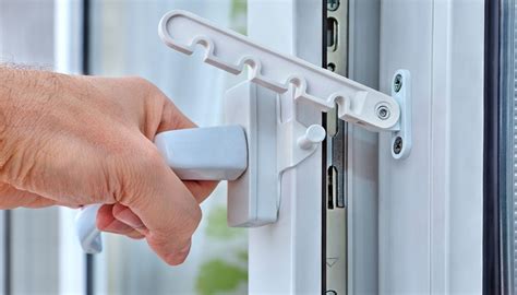 Установка ограничителя открывания гребенки на окно