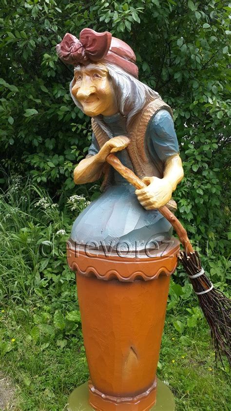 Художественная декорация: баба Яга