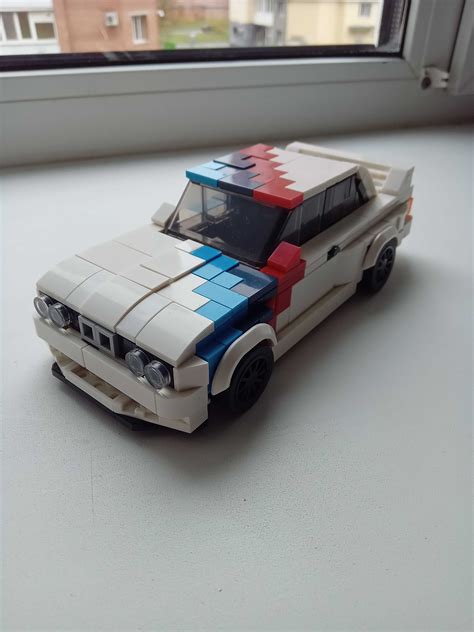 Шаги по сборке модели БМВ Е30 из LEGO с инструкцией в комплекте