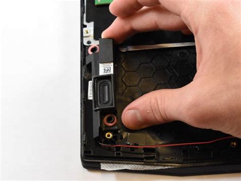 Шаг 1: Подключение динамиков к Acer Nitro