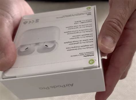 Шаг 2: Распаковка и подготовка AirPods