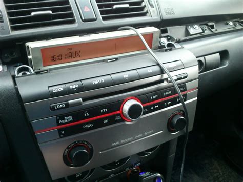 Шаг 2: Установка aux в Mazda 3 BK