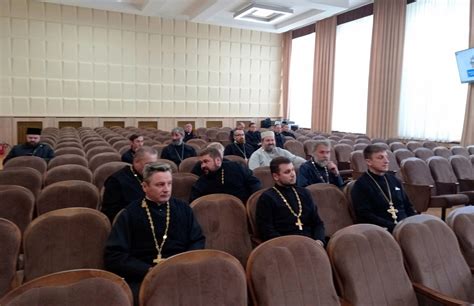 Шаг 2.2. Знакомство с церковным духовенством