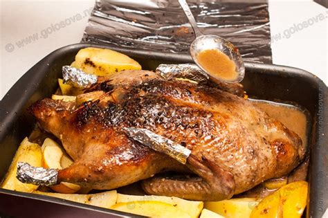 Шаг 3: Запекание утки с яблоками