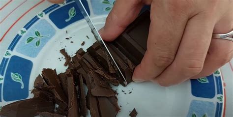 Шаг 3: Приготовление шоколадной начинки