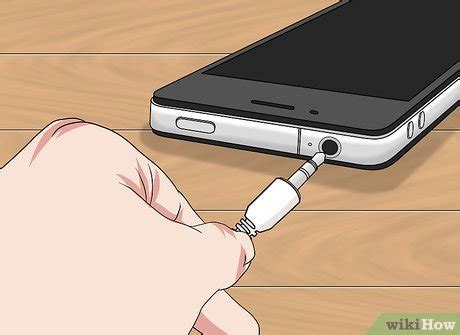 Шаг 4: Подключите наушники к iPhone 14