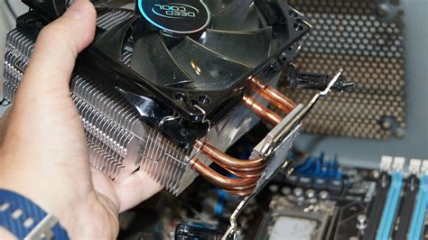Шаг 4: Удалите старый кулер с процессора Asus