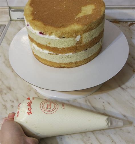 Шаг 4. Начало сборки торта