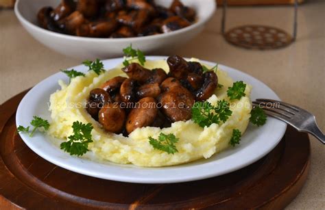 Шампиньоны с картофельным пюре на пицце
