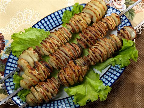Шашлык из картошки с копчеными специями